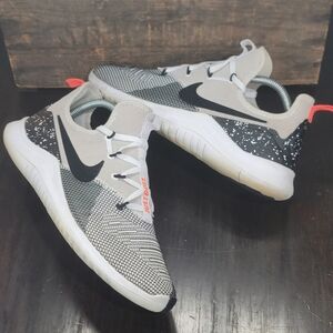 Nike Free TR 8 Trainers " White/Black/Total Crimson" Wmns 10 Good Cond!
